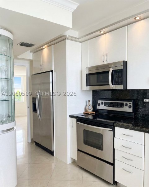 Apartment for rent at Winston Towers 1517