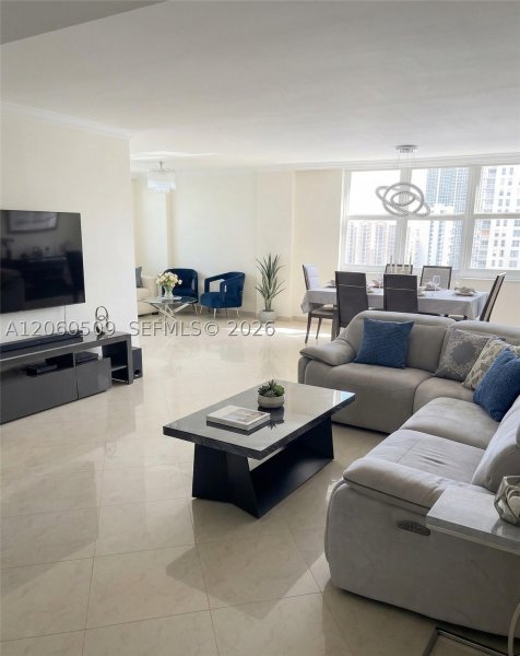 Apartment for rent at Winston Towers 1517