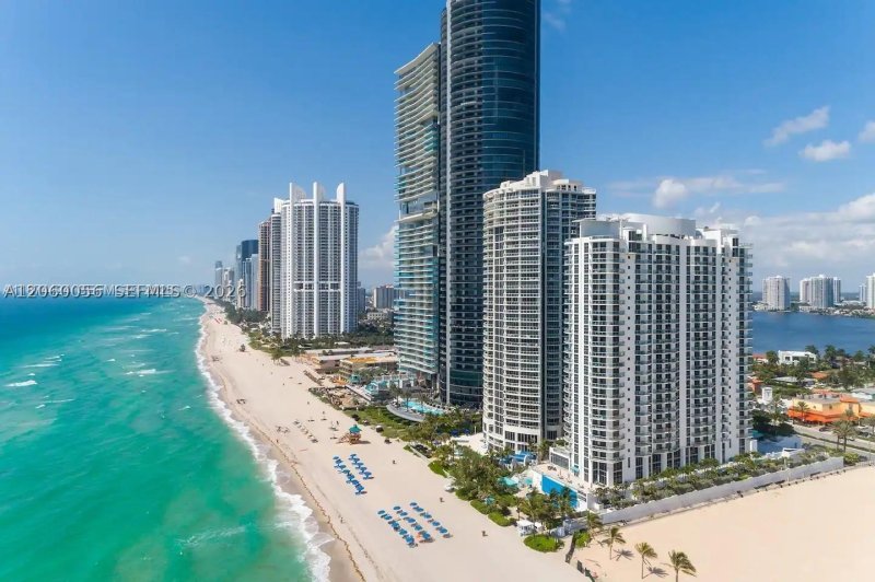 Condo for sale at M Residence Le Meridian 2006