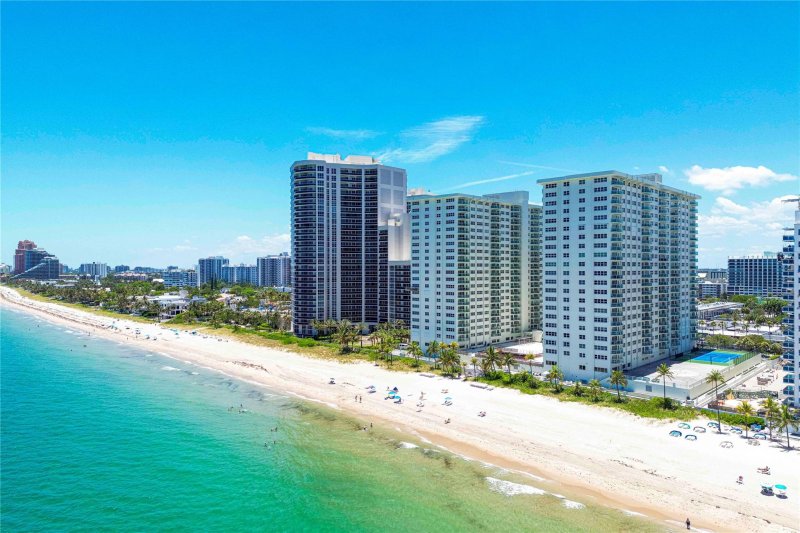 Condo for sale at Southpoint Towers 609n
