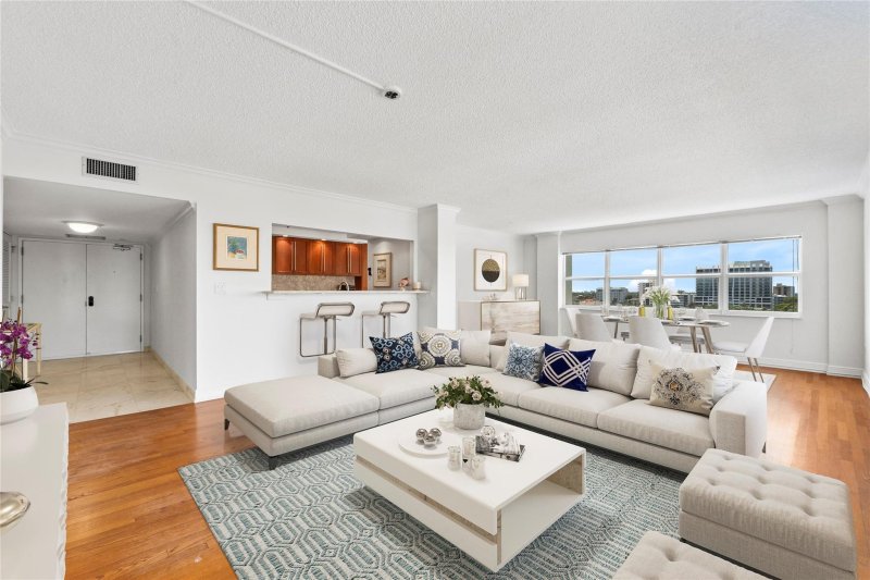 Condo for sale at Southpoint Towers 609n