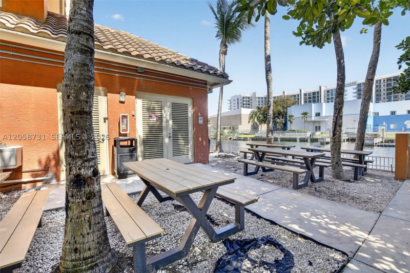 Comprar apartamento no Aventura Marina II UPH14