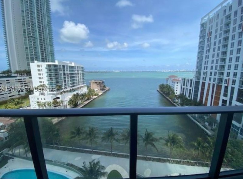 Icon Bay Apt #906