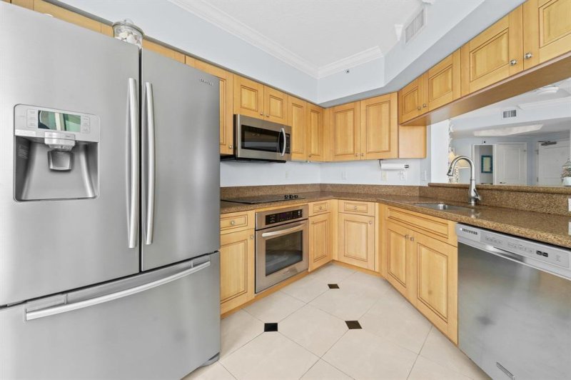 Condo for sale at Watergarden 1004