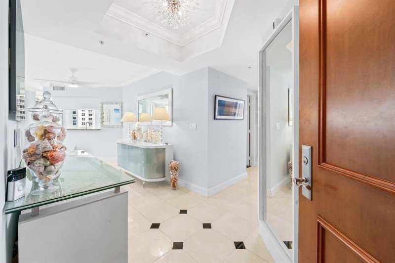 Condo for sale at Watergarden 1004