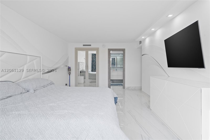 Apartment for rent at Winston Towers 1803