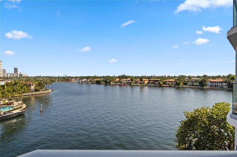 Comprar apartamento no Turnberry Isle 6K