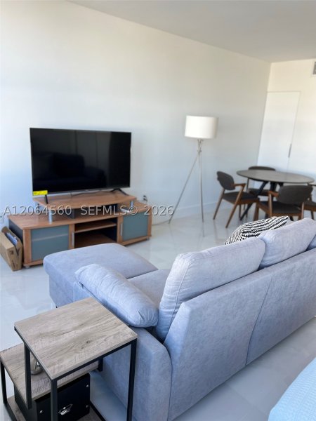 Alquiler de apartamento en Triton Towers 610