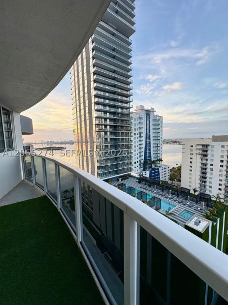 Aluguel de apartamento no 23 Biscayne Bay PH04