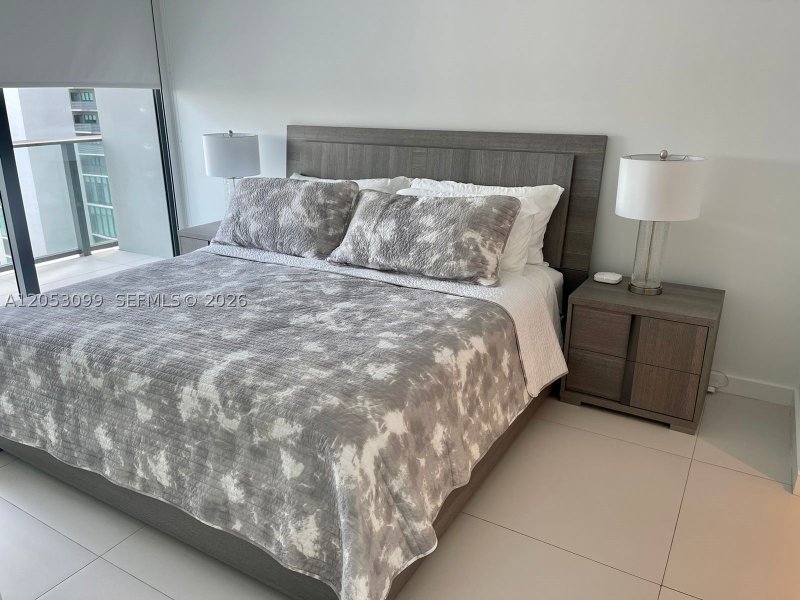 Aluguel de apartamento no Paraiso Bayviews 701