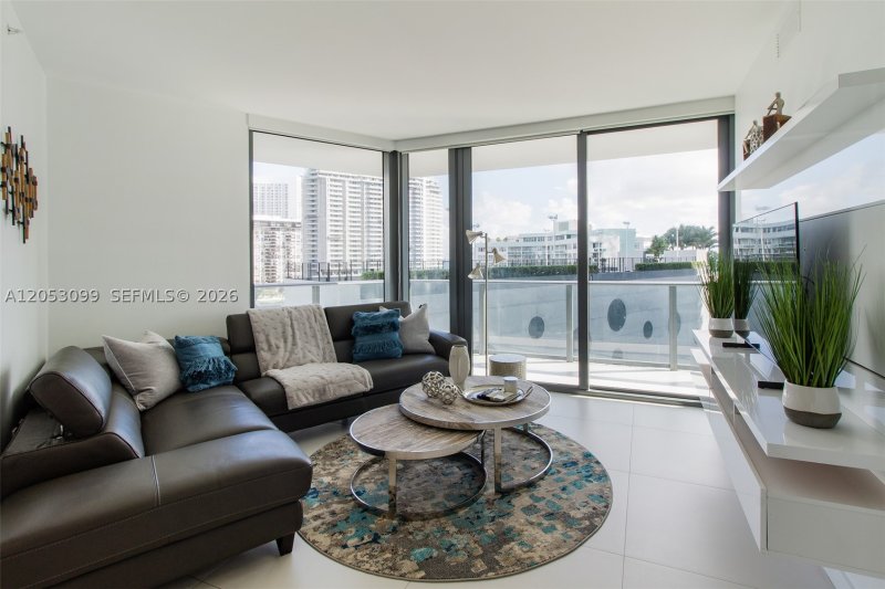Paraiso Bayviews Apt #701