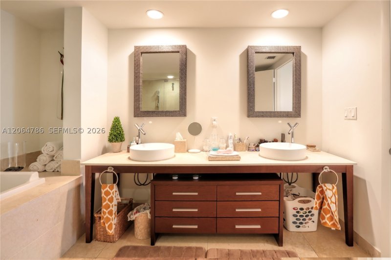 Comprar apartamento no Icon Brickell Tower II 4703