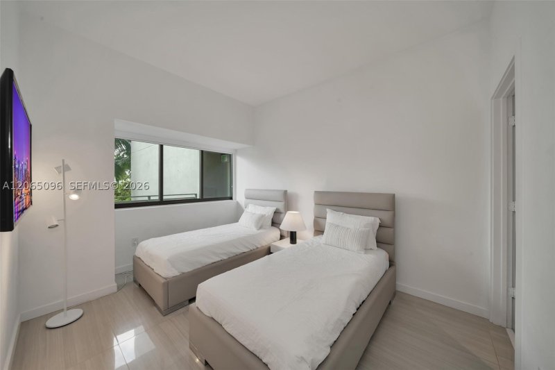 Property photo # 4