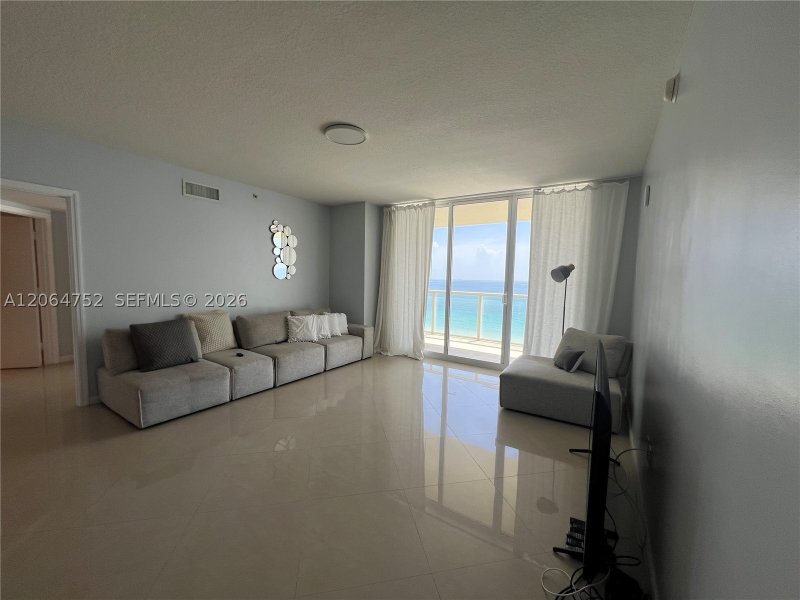 Aluguel de apartamento no La Perla 1202