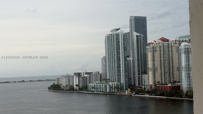 Apartment for rent at Isola Brickell Key 1914
