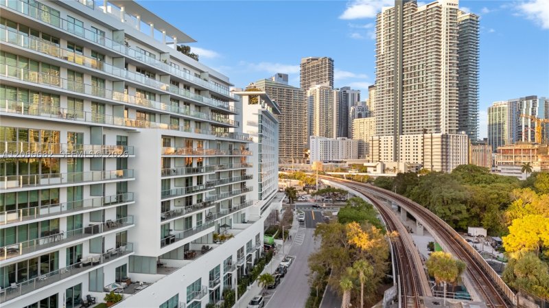 Comprar apartamento no Le Parc at Brickell 307