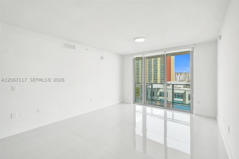 Comprar apartamento no Parque Towers at St. Tropez 5-805
