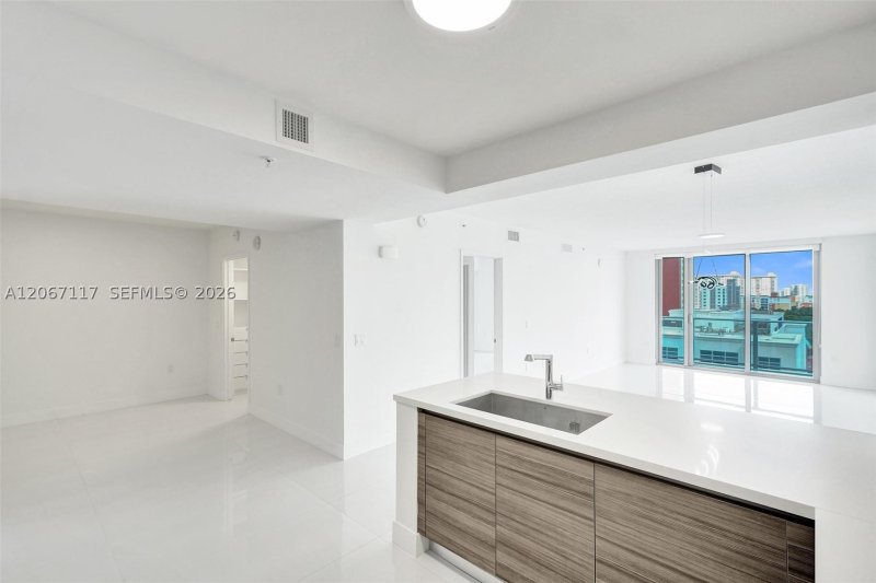 Comprar apartamento no Parque Towers at St. Tropez 5-805
