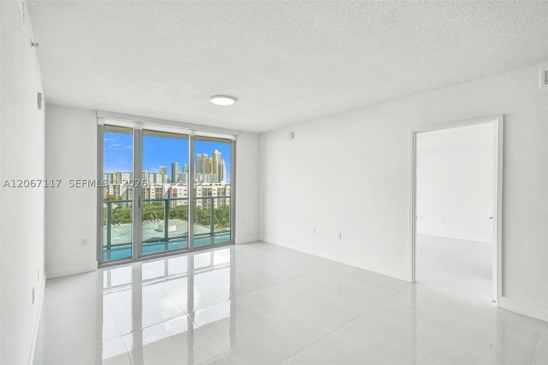 Comprar apartamento no Parque Towers at St. Tropez 5-805