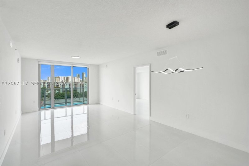 Comprar apartamento no Parque Towers at St. Tropez 5-805