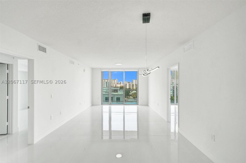 Comprar apartamento no Parque Towers at St. Tropez 5-805