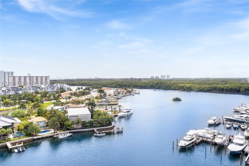 Alquiler de apartamento en Parque Towers at St. Tropez 5-1102