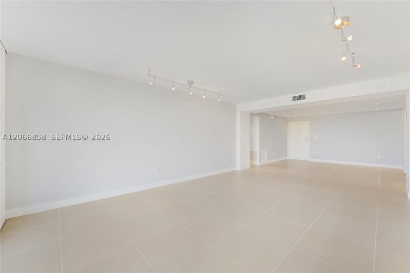 Comprar apartamento no Cape Florida Club 409