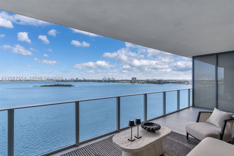 Aluguel de apartamento no Aria Reserve Miami 1203