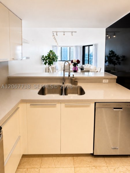 Aluguel de apartamento no Brickell Key One A1710