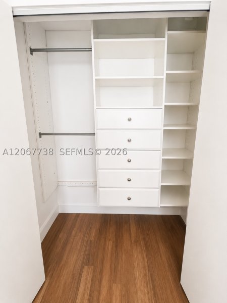 Aluguel de apartamento no Brickell Key One A1710