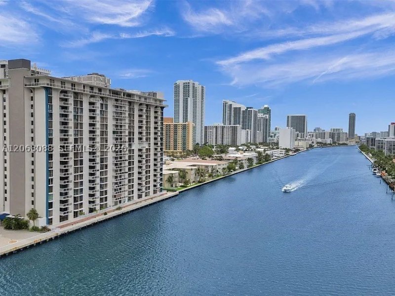 Condo for sale at Allington Towers 14F