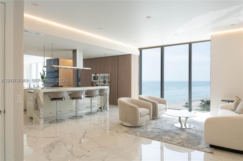 Comprar apartamento no Turnberry Ocean Club 1104