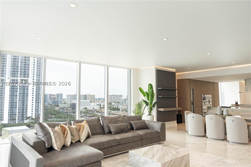 Comprar apartamento no Turnberry Ocean Club 1104