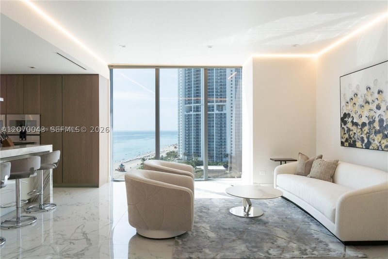 Comprar apartamento no Turnberry Ocean Club 1104