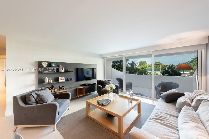 Comprar apartamento no Commodore Club South 206