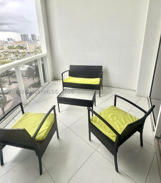 Aluguel de apartamento no Trump Royale 908