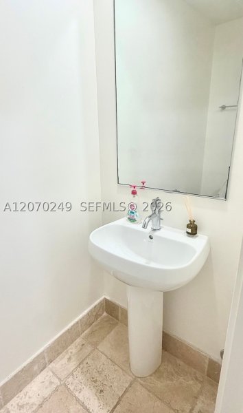 Aluguel de apartamento no Trump Royale 908