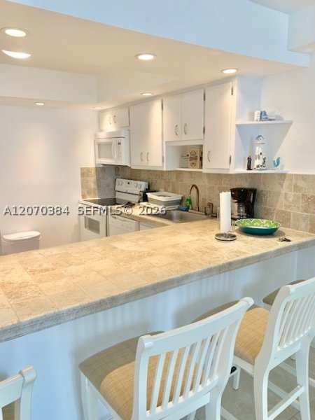 Apartment for rent at Arlen Beach 311