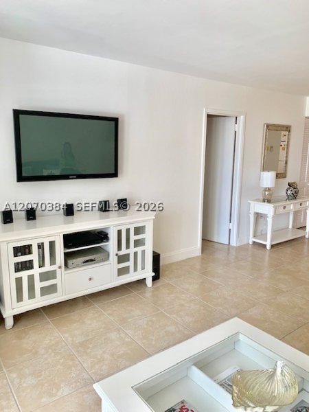 Apartment for rent at Arlen Beach 311