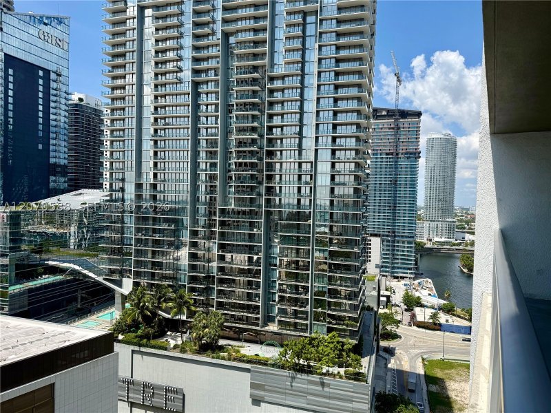 Condo for sale at 500 Brickell West Tower 2404