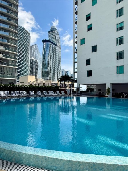 Condo for sale at 500 Brickell West Tower 2404