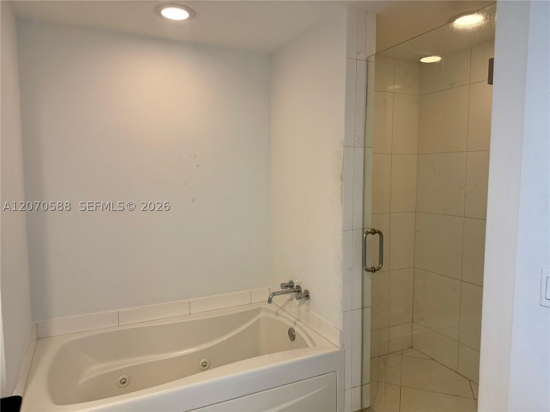 Condo for sale at 500 Brickell West Tower 2404