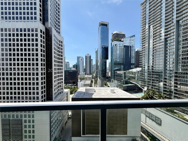 Condo for sale at 500 Brickell West Tower 2404