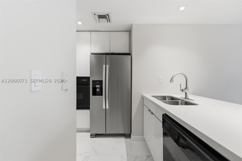 Condo for sale at Fortune House 1010