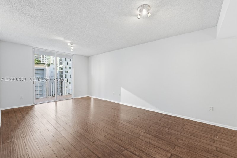 Condo for sale at Fortune House 1010