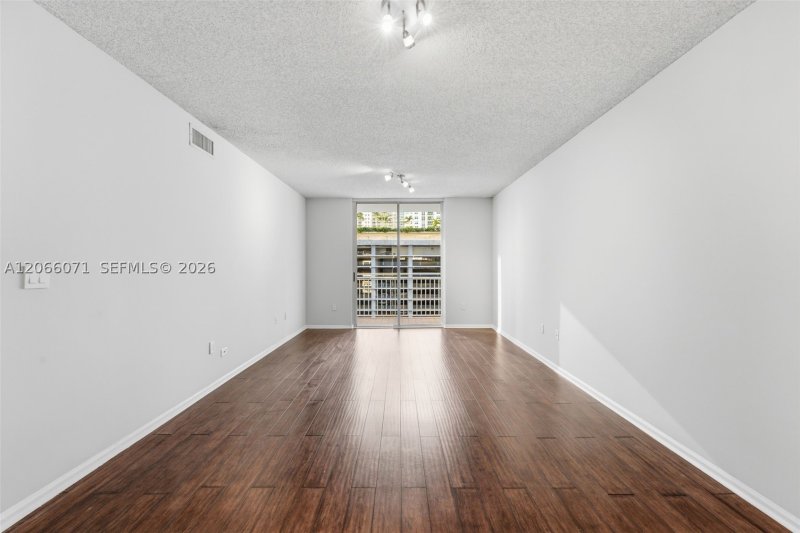 Condo for sale at Fortune House 1010