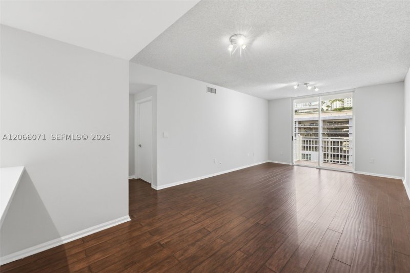 Condo for sale at Fortune House 1010