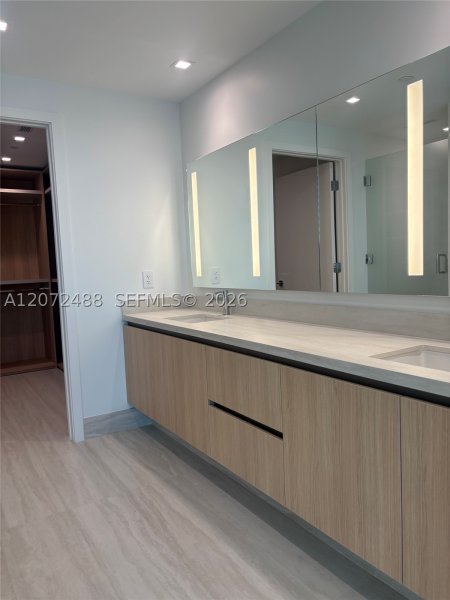 Aluguel de apartamento no One Park Tower by Turnberry 809
