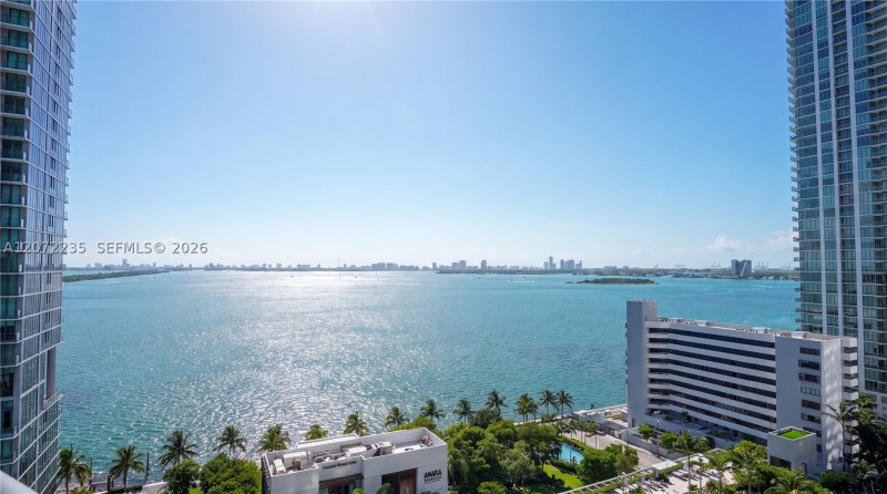 Apartment for rent at Paraiso Bay Miami 1502
