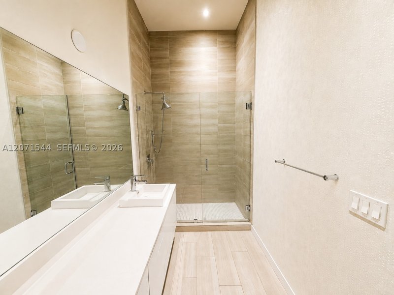 Comprar apartamento no Le Parc at Brickell 303